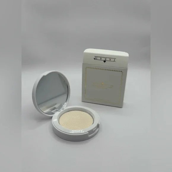 White Compact Powder - Picture 10 of 12